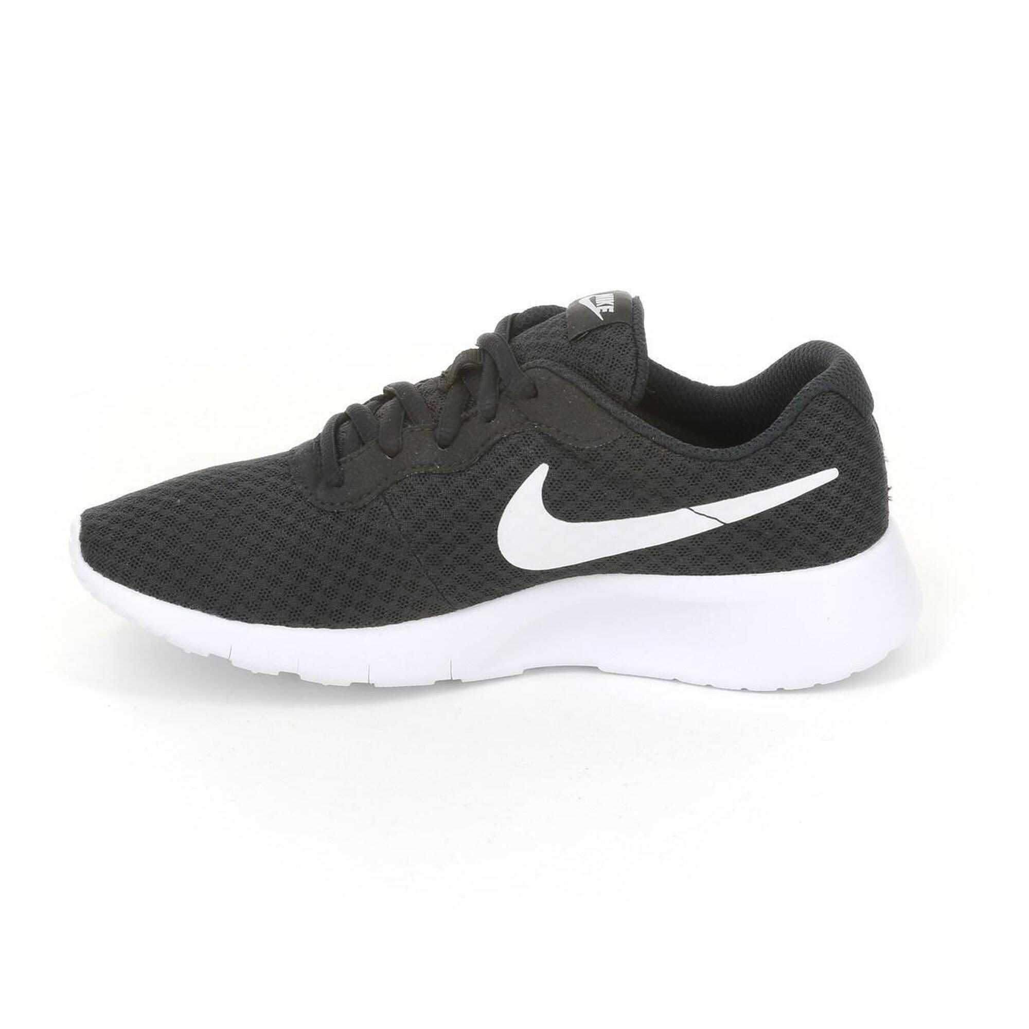 Chaussures marche sportive enfant Tanjun noir / blanc Chaussures marche sportive enfant Tanjun noir / blanc